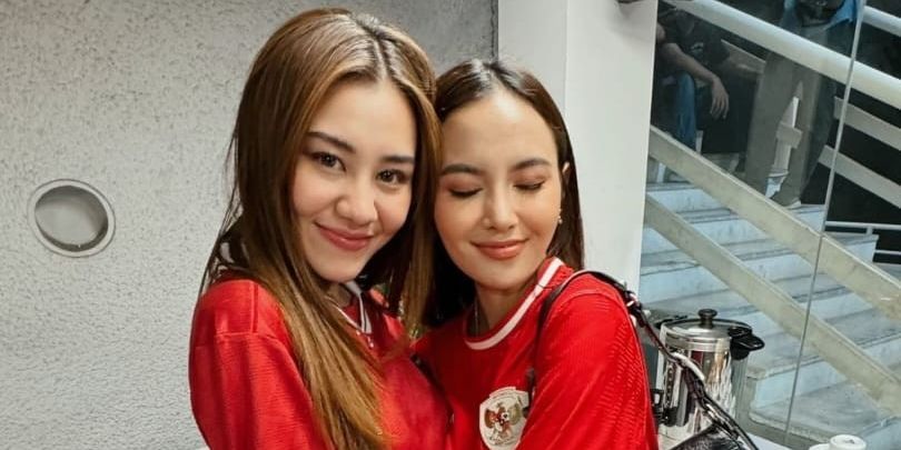 Sama-sama Cantik, ini Potret Keseruan Aaliyah Massaid dan Mahalini saat Nonton Laga Timnas Indonesia vs Australia di Stadion GBK