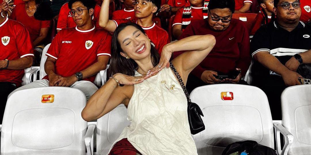 Potret Jennifer Bachdim Nonton Timnas Indonesia Vs Australia, Bersama Suami dan 2 Anak Pergi Naik MRT