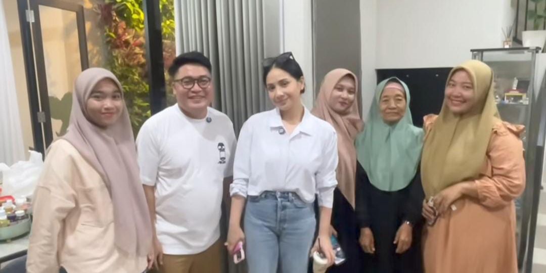 Potret Gaya Simple Nagita Slavina Kunjungi Rumah Mewah Merry Ahmad, Gak Pernah Gagal Cantik