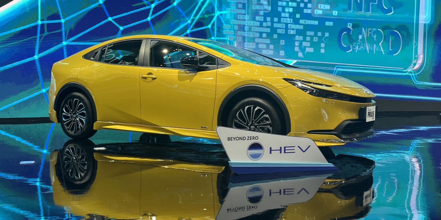 Cara Mengisi, Merawat, dan Memahami Kerja Baterai pada Mobil Hybrid dengan Benar