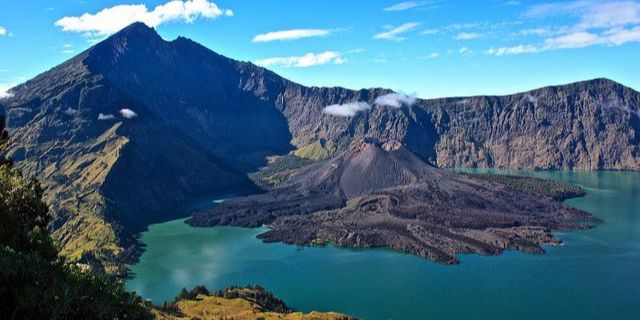 10 Fakta Gunung Rinjani, Sarat Legenda dan Punya Keindahan Alam yang Tiada Tanding