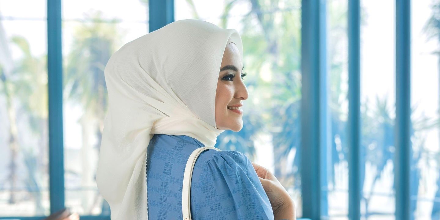 Potret Terbaru Marshanda Tampil Berhijab Beda Banget dan Bikin Pangling, Netizen 'Cantik Banget'