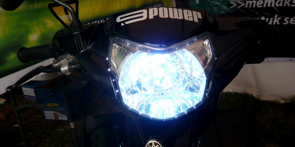 Cara Mudah Membuat Mika Lampu Motor Kembali Berkilau