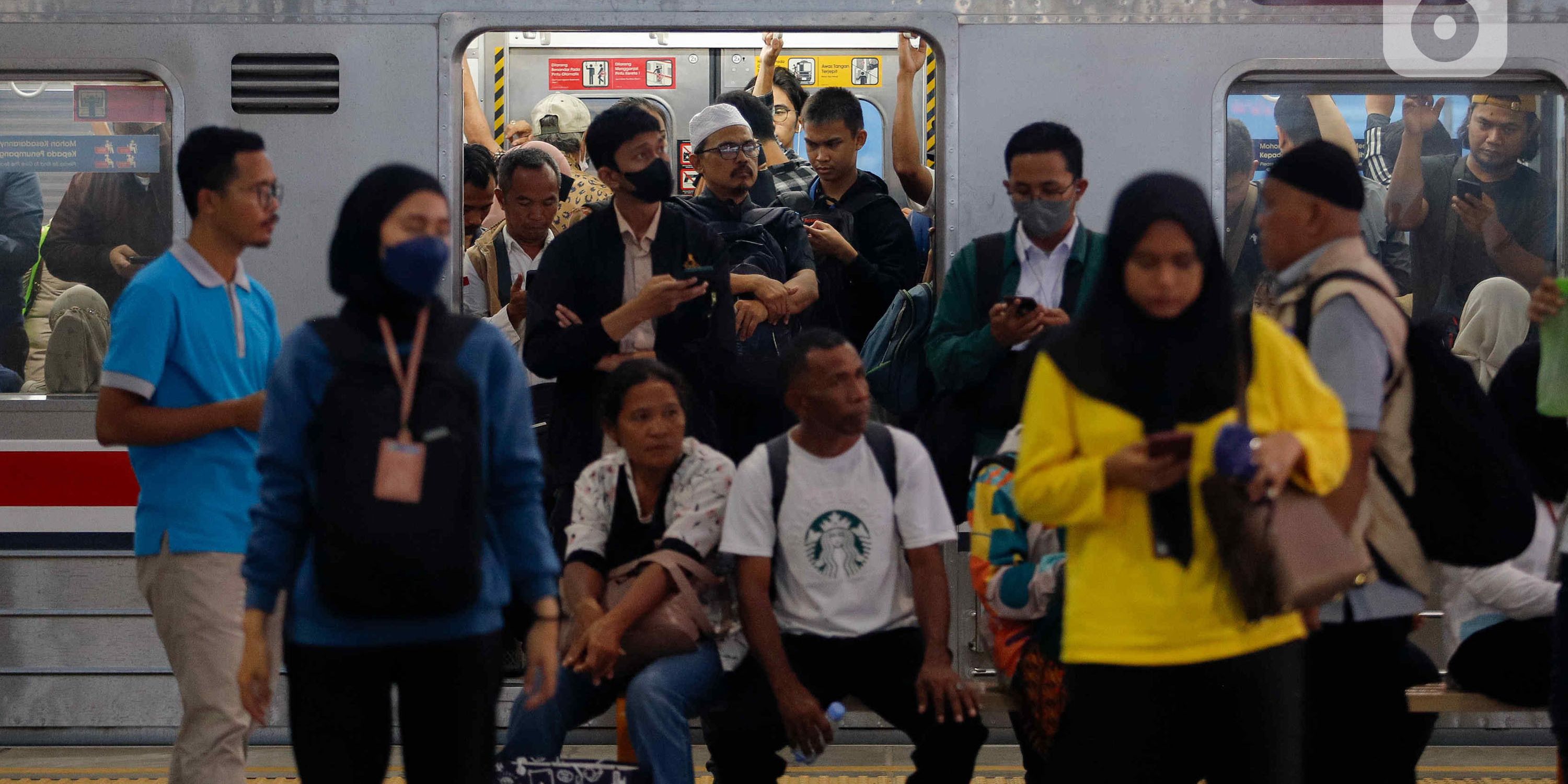 KRL Arah Jakarta Tertahan di Pasar Minggu Saat Jam Sibuk, Diduga Akibat Rel Patah