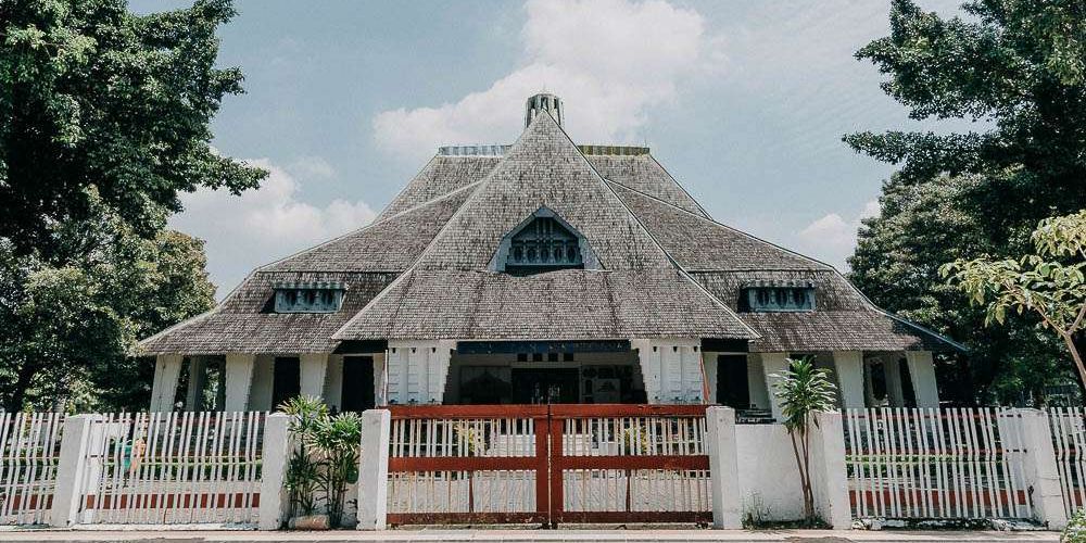 Mengunjungi Perpustakaan Bank Indonesia di Surabaya, Bangunan Berusia 103 Tahun yang Dulunya Rumah Pejabat