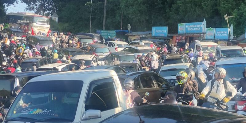 Antisipasi Macet Total, Polisi Arahkan Pengendara dari Cianjur ke Puncak Lewat Jalur Alternatif