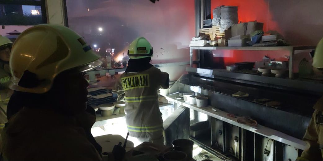 Restoran Jepang di Jaksel Terbakar, Api Pertama Kali Muncul dari Dapur