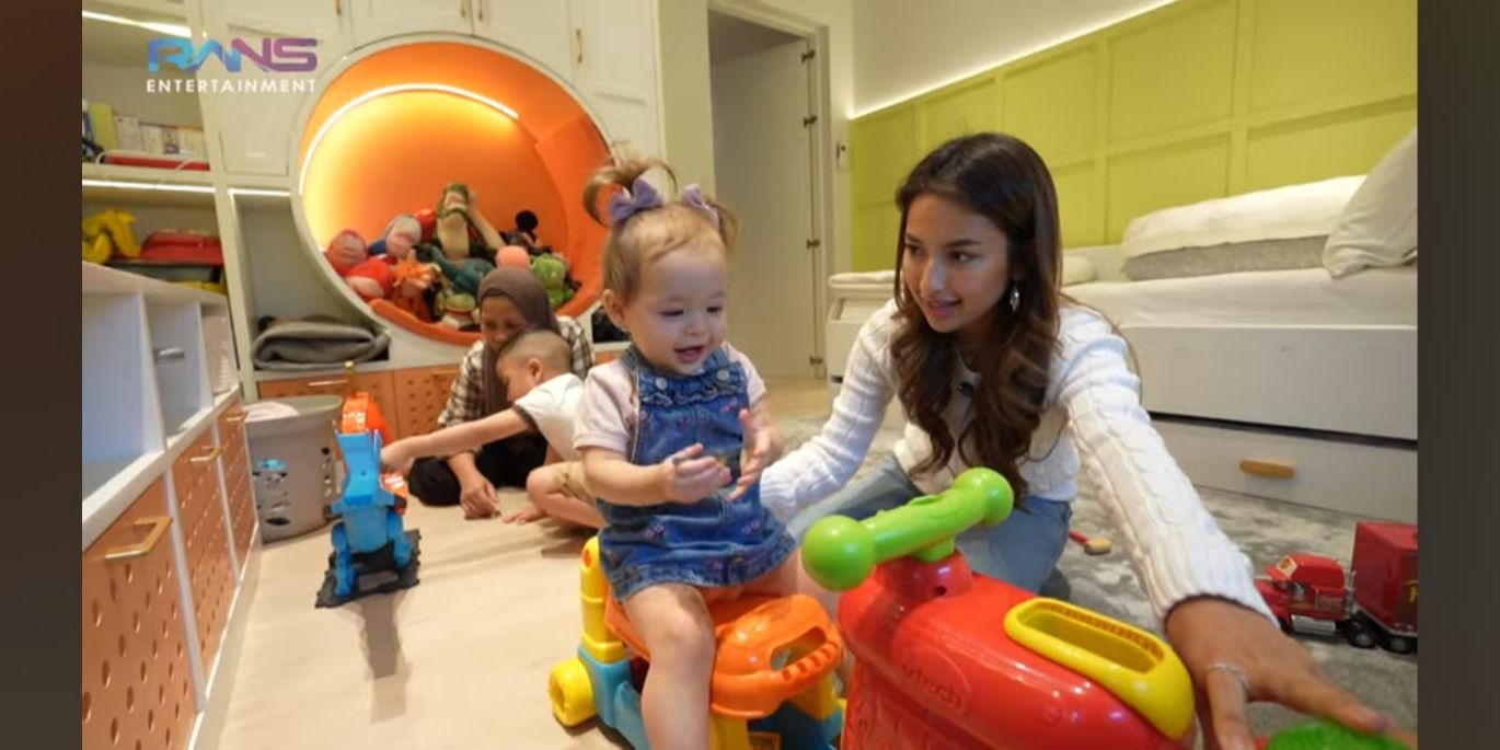 Potret Baby Kamari Kunjungi Rumah 'Sultan Andara', Asyik Main di Playground Bareng Rayyanza & Baby Lily