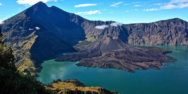 Pakai Drone di Gunung Rinjan Kini Dikenakan Biaya, Segini Besaran Tarifnya