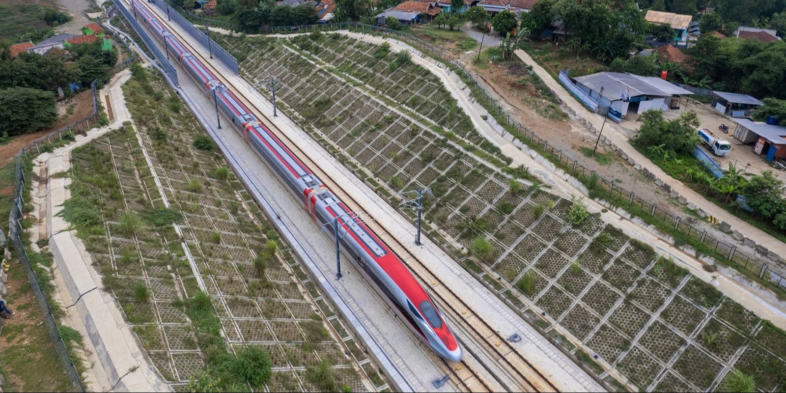 Usai Diguncang Gempa, Kereta Cepat Whoosh Kembali Beroperasi dengan Kecepatan Terbatas