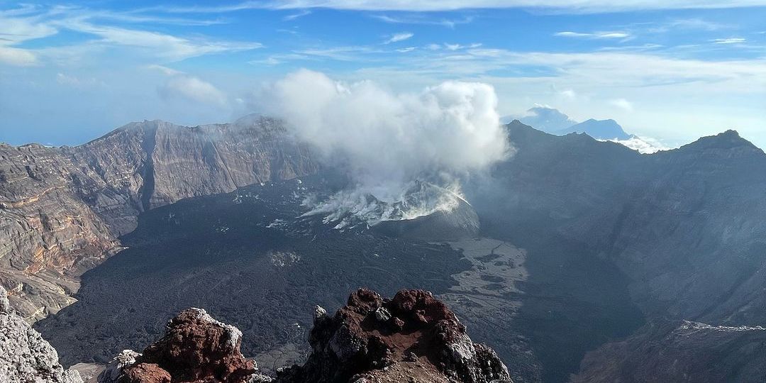 3 Fakta Gunung Raung yang Jarang Diketahui, Salah Satu Gunung Api Paling Aktif di Indonesia Punya Jejak Erupsi Besar