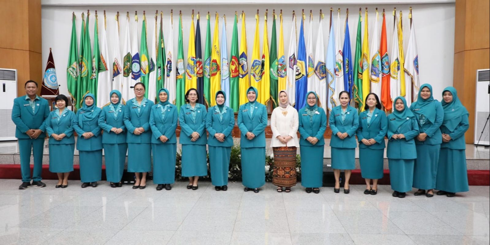 Tri Tito Karnavian Resmi Lantik Pj. Ketua TP PKK dan Pembina Posyandu Provinsi Nusa Tenggara Timur