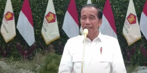 Senyum Canggung Jokowi Panggil Gibran Sebagai Wapres Terpilih di Rapimnas Gerindra