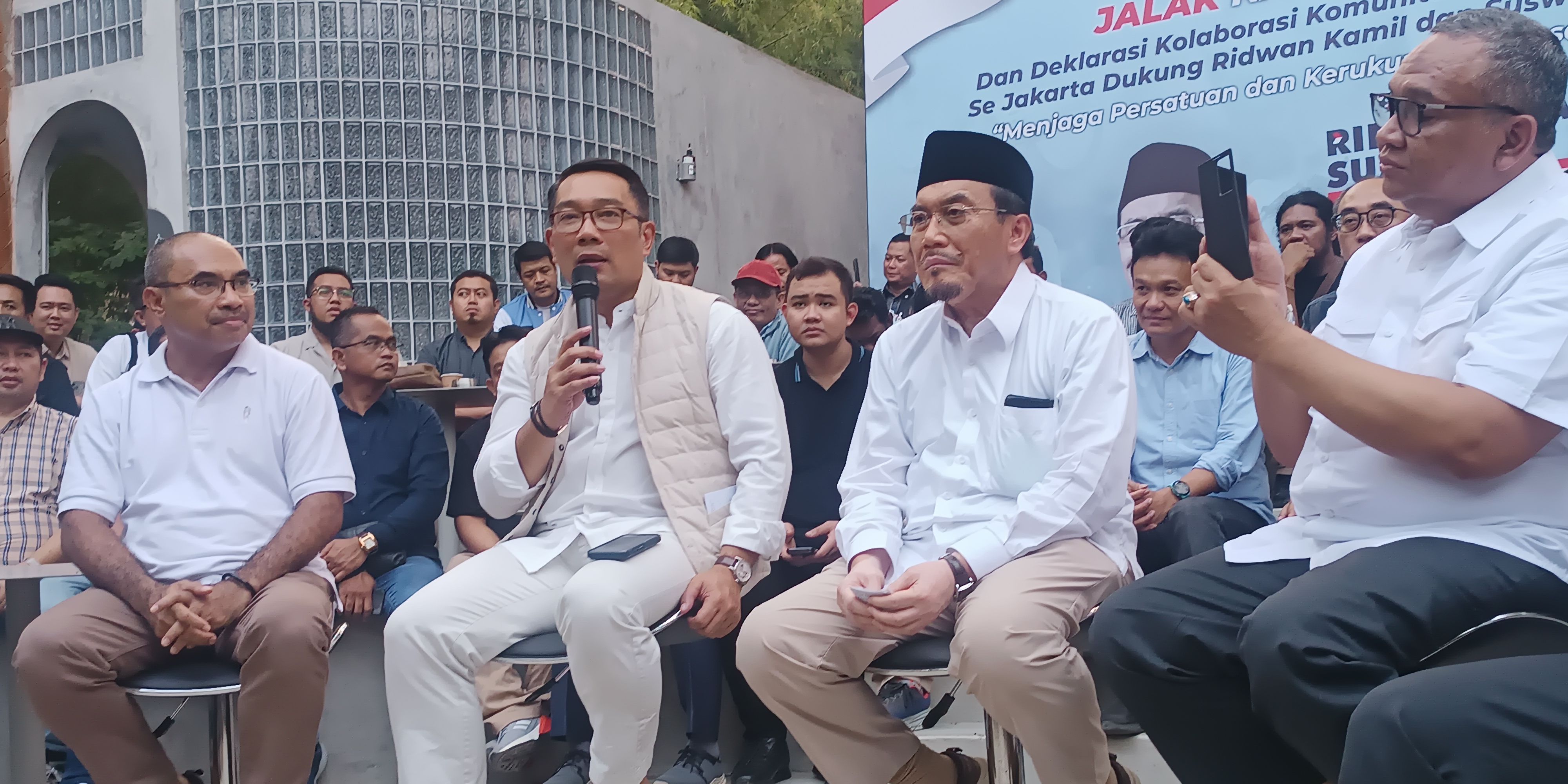 Reaksi The Jakmania Ingin Didekati Ridwan Kamil