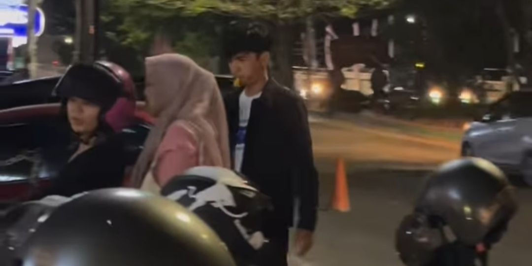 Lama Tak Terdengar Kabarnya, ini Potret Terbaru Dimas Ahmad jadi Tukang Parkir: Apa Aja yang Penting Halal