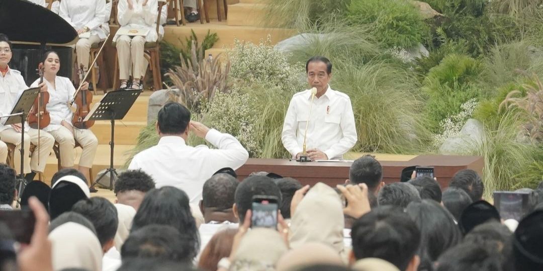 Berdiri Beri Hormat Prabowo Bicara Tegas: Kalau Ada yang Cubit Pak Jokowi...