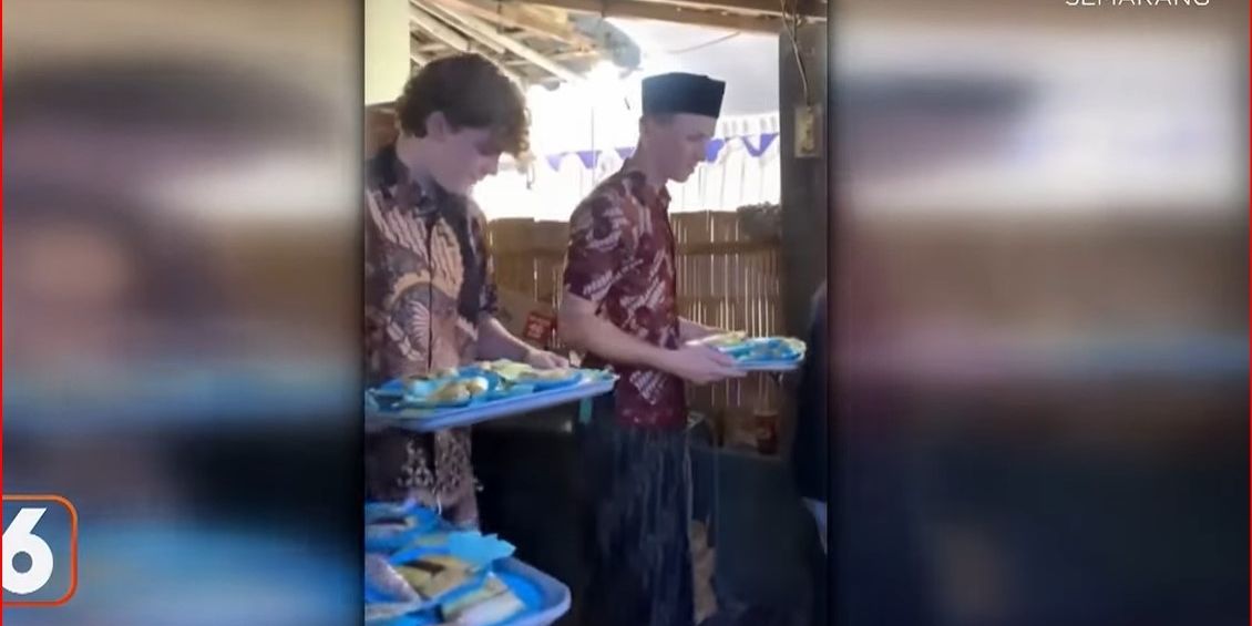 Curi Perhatian, Dua Bule Asal Swiss Ini Ikut Antar Makanan saat Tradisi Sinoman