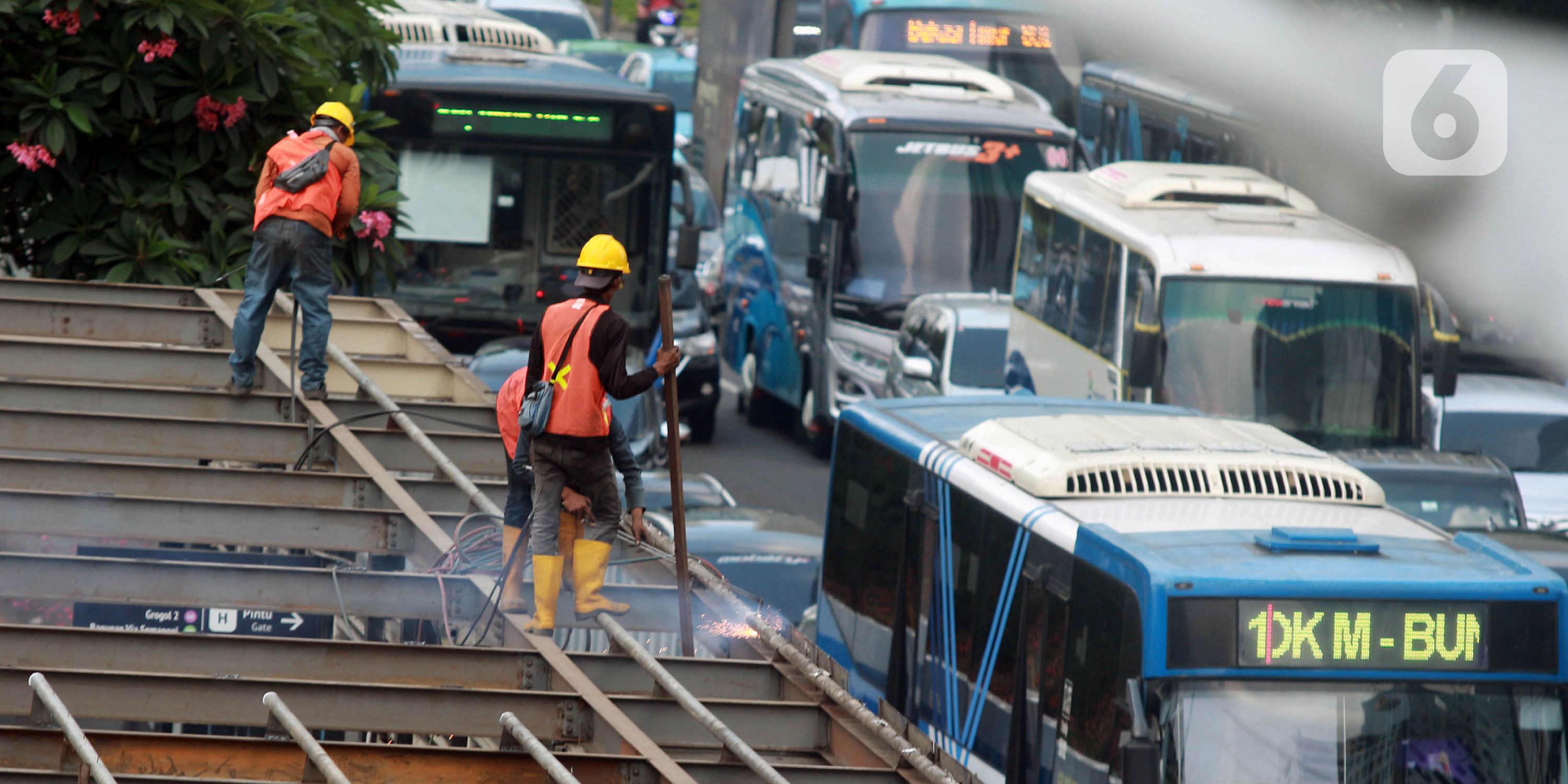 TransJakarta Geser Halte Kebon Sirih ke Halte Temporer Imbas Pengerjaan Proyek MRT