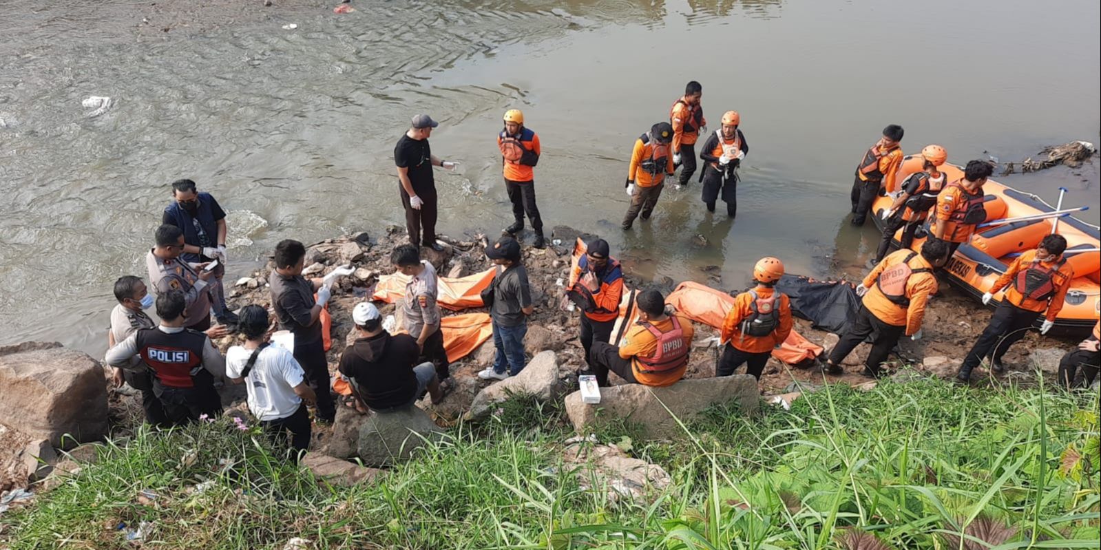 Kapolda Pastikan Korban yang Ceburkan Diri ke Kali Bekasi Bukan Warga Sekitar