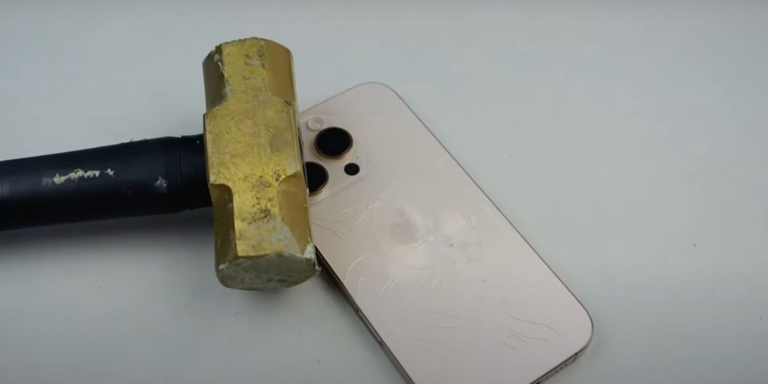 Uji Ketahanan iPhone 16 Pro: Apakah Lebih Tangguh dari Sebelumnya?