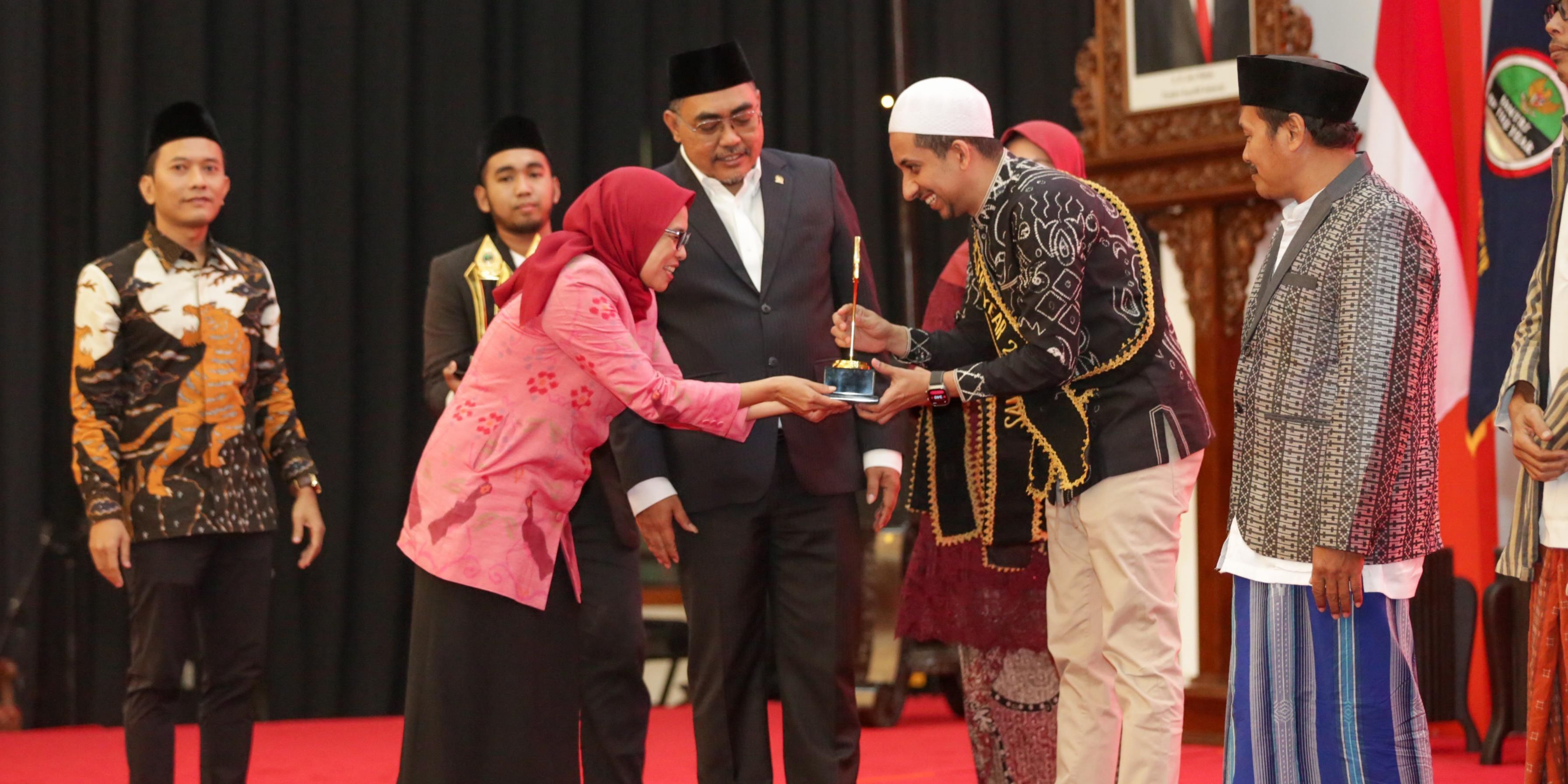 Deretan Santri dan Pesantren Inspiratif Peraih Penghargaan Santri of The Year 2024