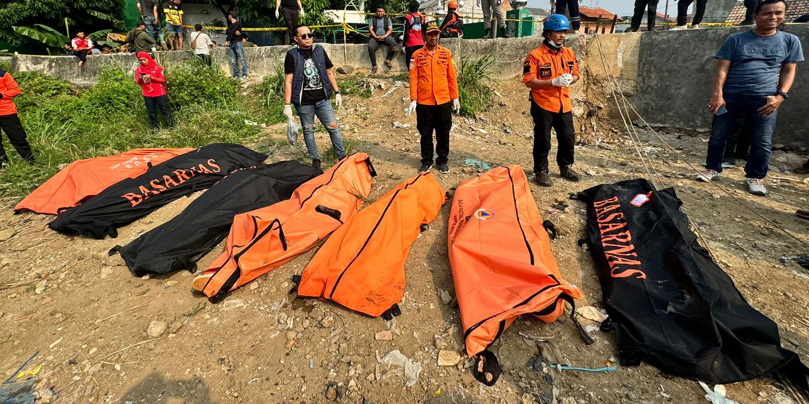 Selain 7 Tewas, Ternyata Ada 4 Remaja Sempat Diselamatkan usai Terjun ke Kali Bekasi