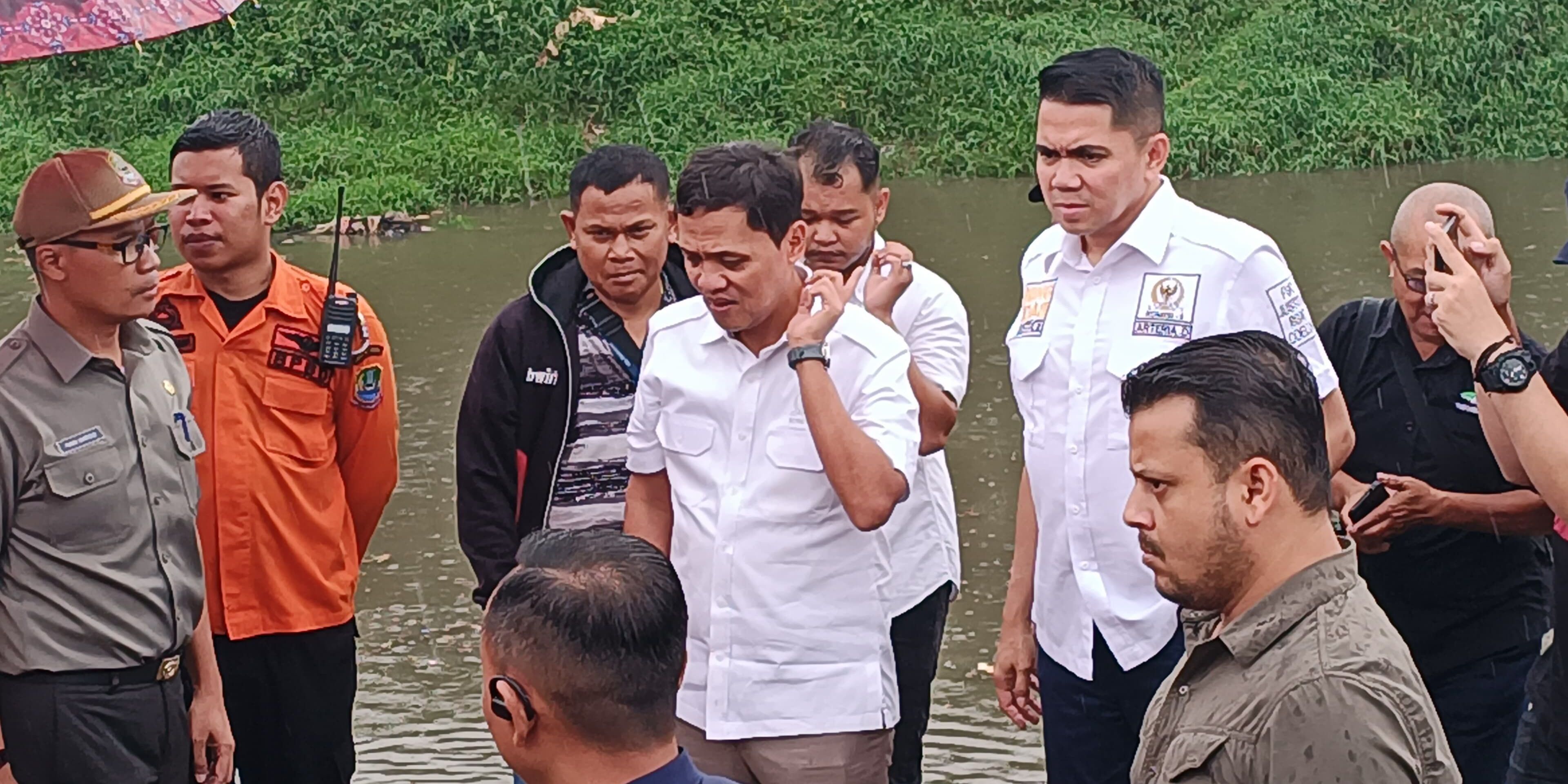 Tinjau Lokasi Penemuan 7 Mayat di Kali Bekasi, Habiburokhman: Agar Tak Timbul Tuduhan