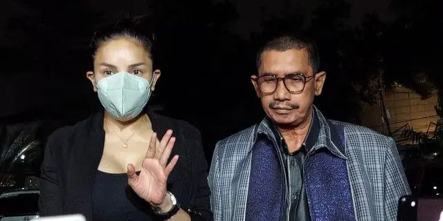 Buktikan Vadel Badjideh Pernah Hamili Lolly, Nikita Mirzani Bawa Foto Ini ke Polisi