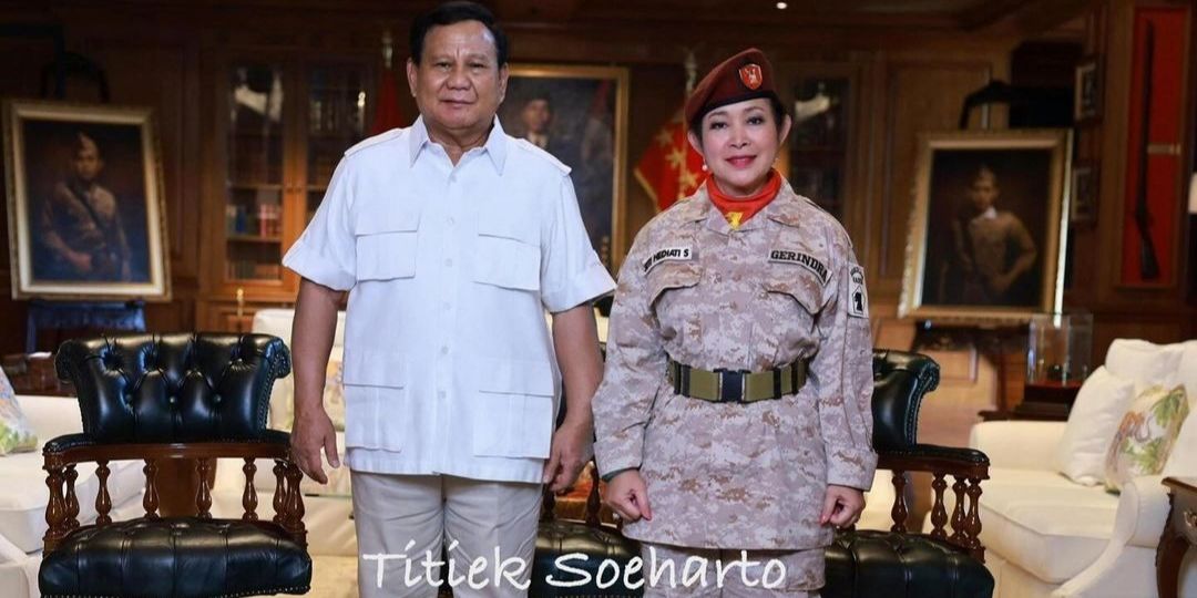 Potret Titiek Soeharto Kenakan Seragam 'Ala Militer' Gerindra, Foto Berdua dengan Prabowo Jadi Sorotan