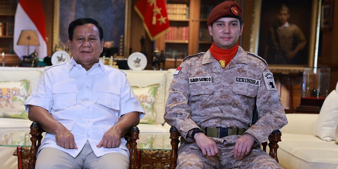 Ganteng dan Gagah, Potret Budi Djiwandono Keponakan Prabowo Berseragam Loreng dan Baret Merah