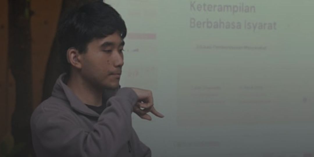 Kisah Haru Callan Triyunanto, Mahasiswa Difabel Pertama yang Magang di Media Nasional Ternama dan Dirikan Kelas Bahasa Isyarat Gratis