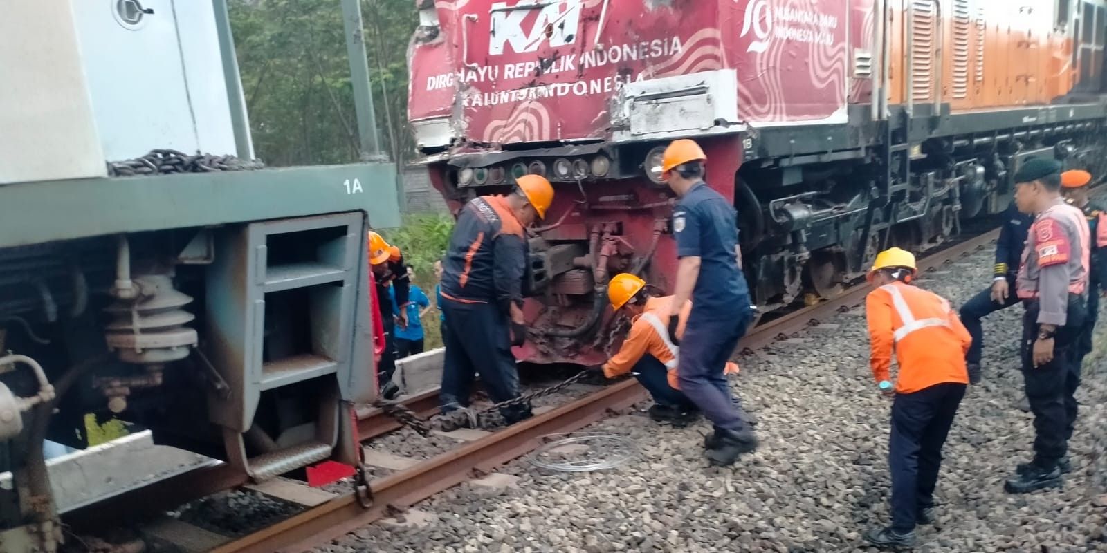 2 Masinis Dilarikan ke Rumah Sakit Usai KA Taksaka Tabrak Truk Molen di Bantul