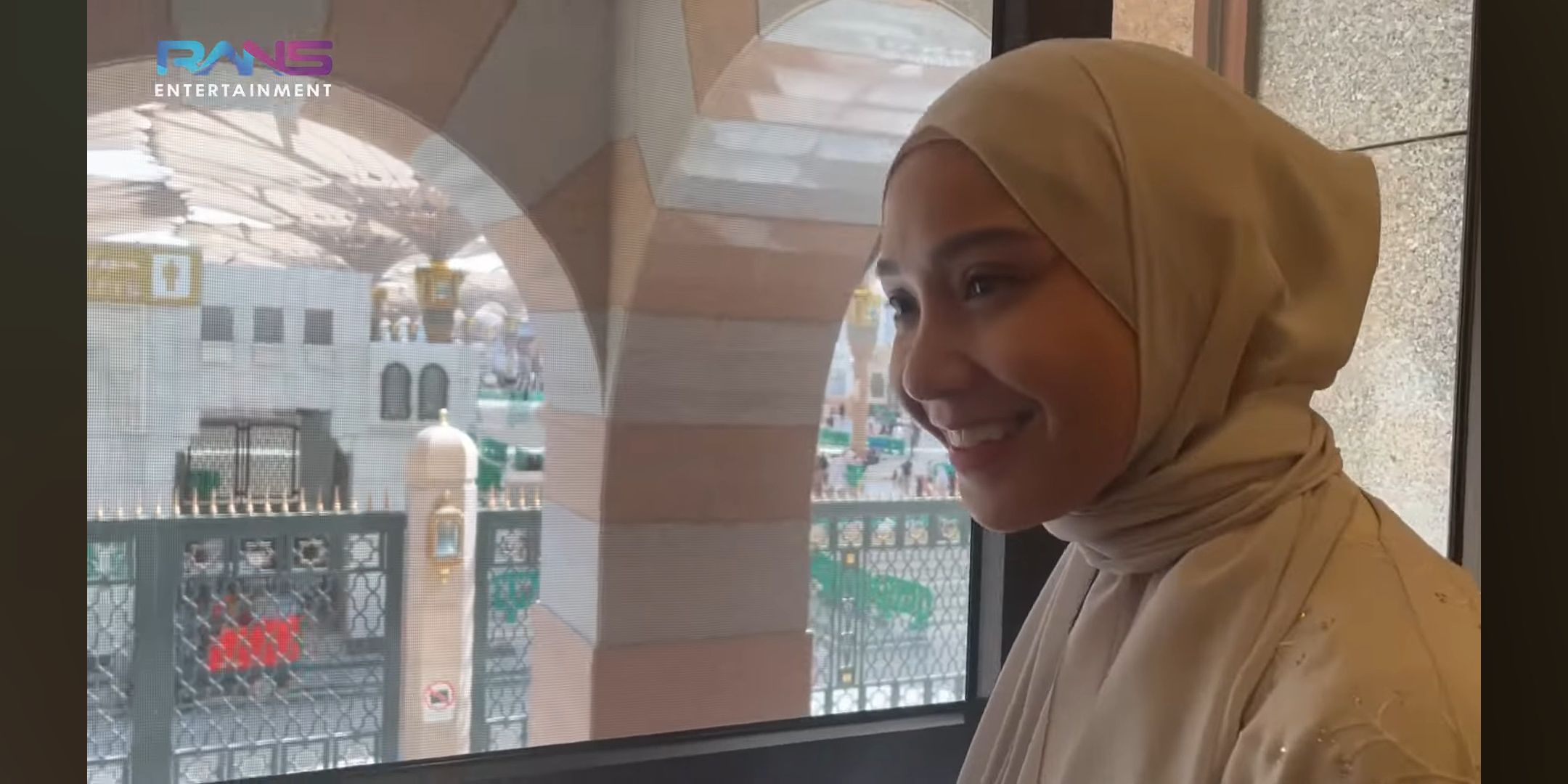 Bahagianya Nagita Slavina Ajak Sus Rini Umrah Pertama Kali: Cie Sus Udah Sampai Nabawi