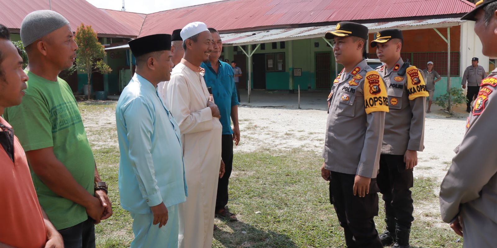 Aksi Perwira Polisi Datangi Warga, Tidak Henti Ajak Redam Potensi Konflik Pilkada