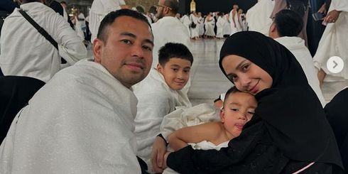 Potret Ganteng Rayyanza dan Rafathar Pakai Baju Ihram saat Umrah Sukses Jadi Sorotan