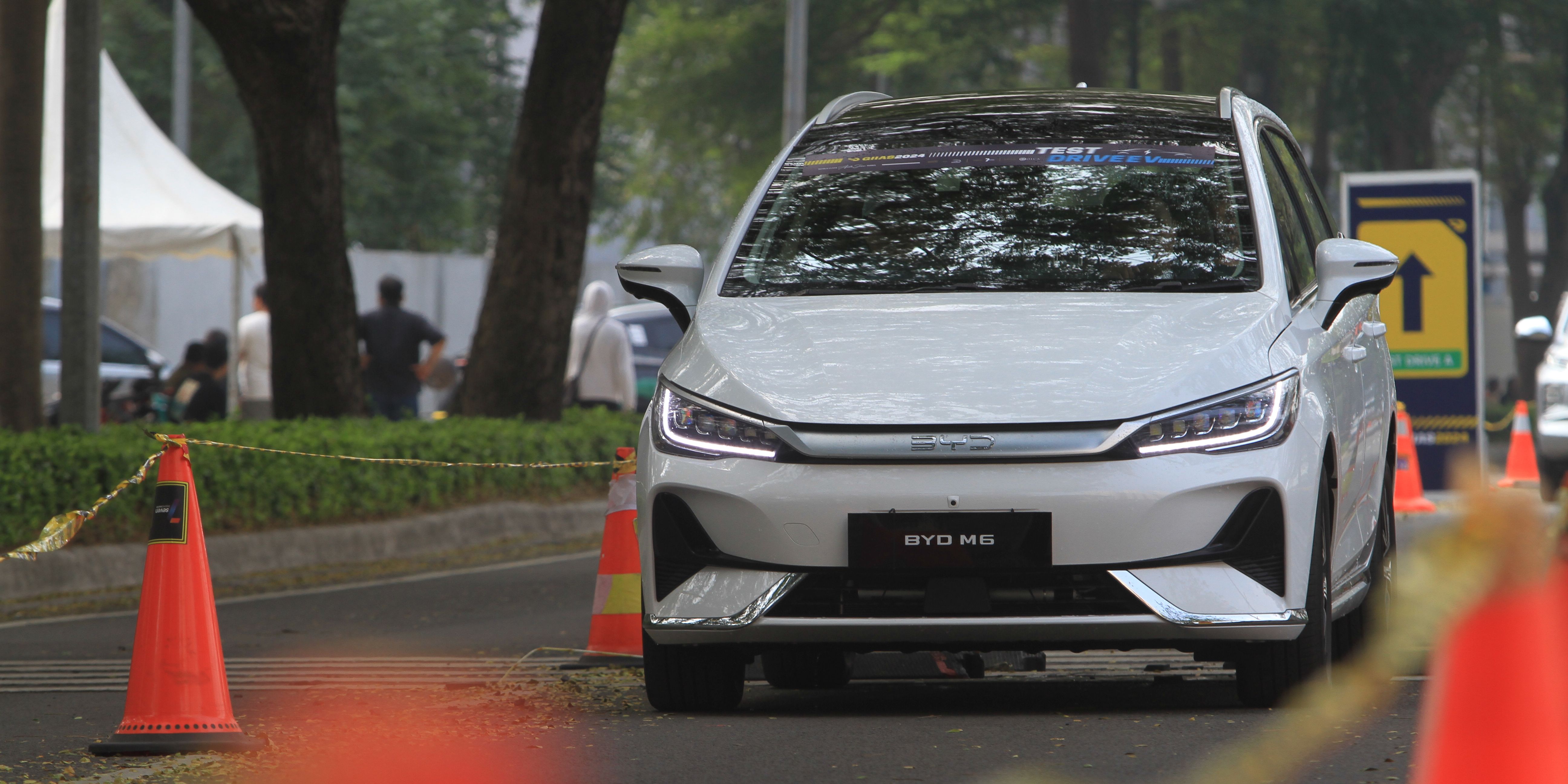 BYD M6, MPV listrik, dilengkapi dengan fitur-fitur unggulan