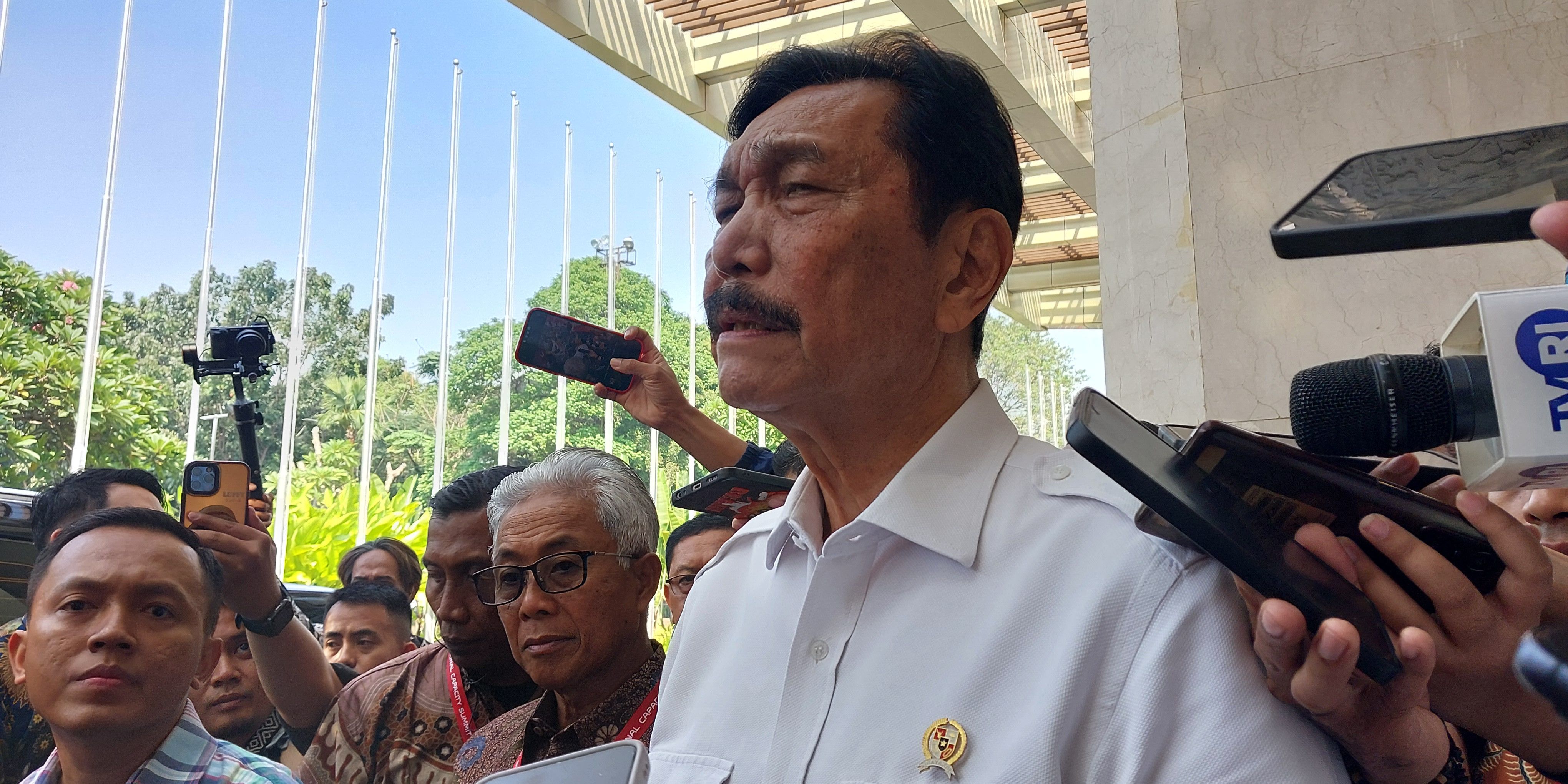 Luhut Heran Masalah Sampah di Bali Tak Kunjung Beres: Saya Tobat-Tobat Mengurus Sampah Ini, Aduh Ampun