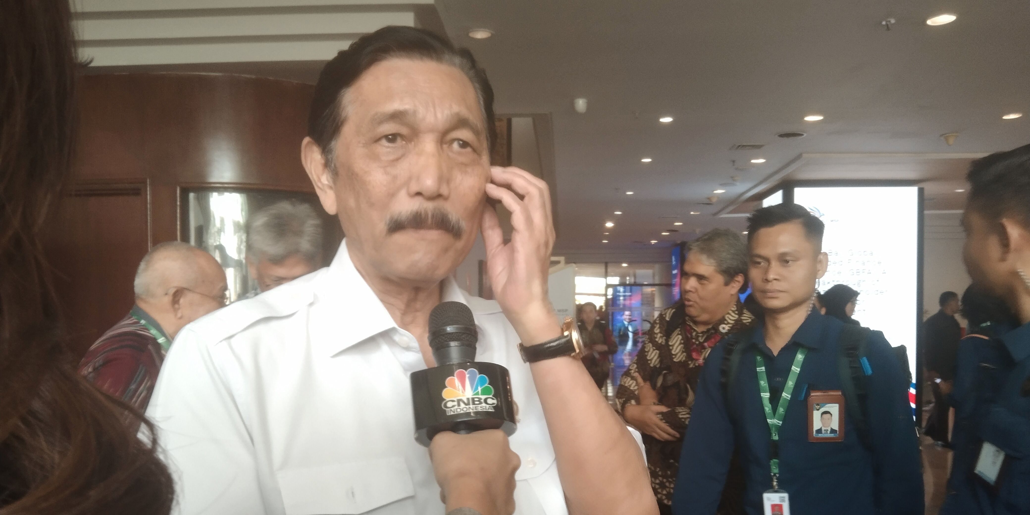 Luhut Pastikan Tak Ada Kenaikan Harga BBM Tapi Penjualannya di Awasi Pakai AI