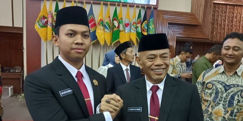 Ini Sosok Ayah dan Anak Dilantik Jadi Anggota DPRD Jateng 2024-2029