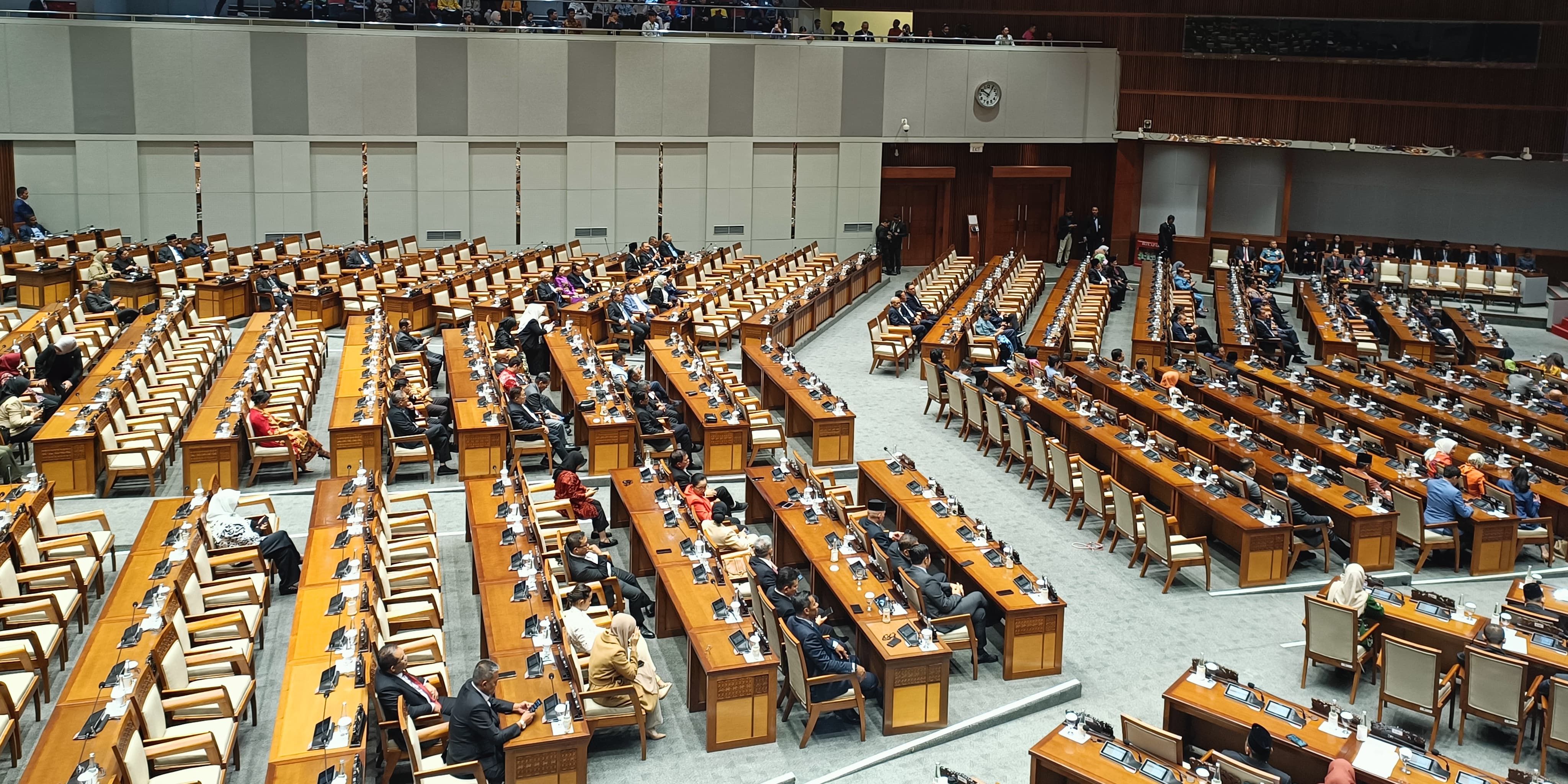 Rapat Paripurna Terakhir: Cak Imin Absen, Kursi Anggota DPR Banyak yang Kosong