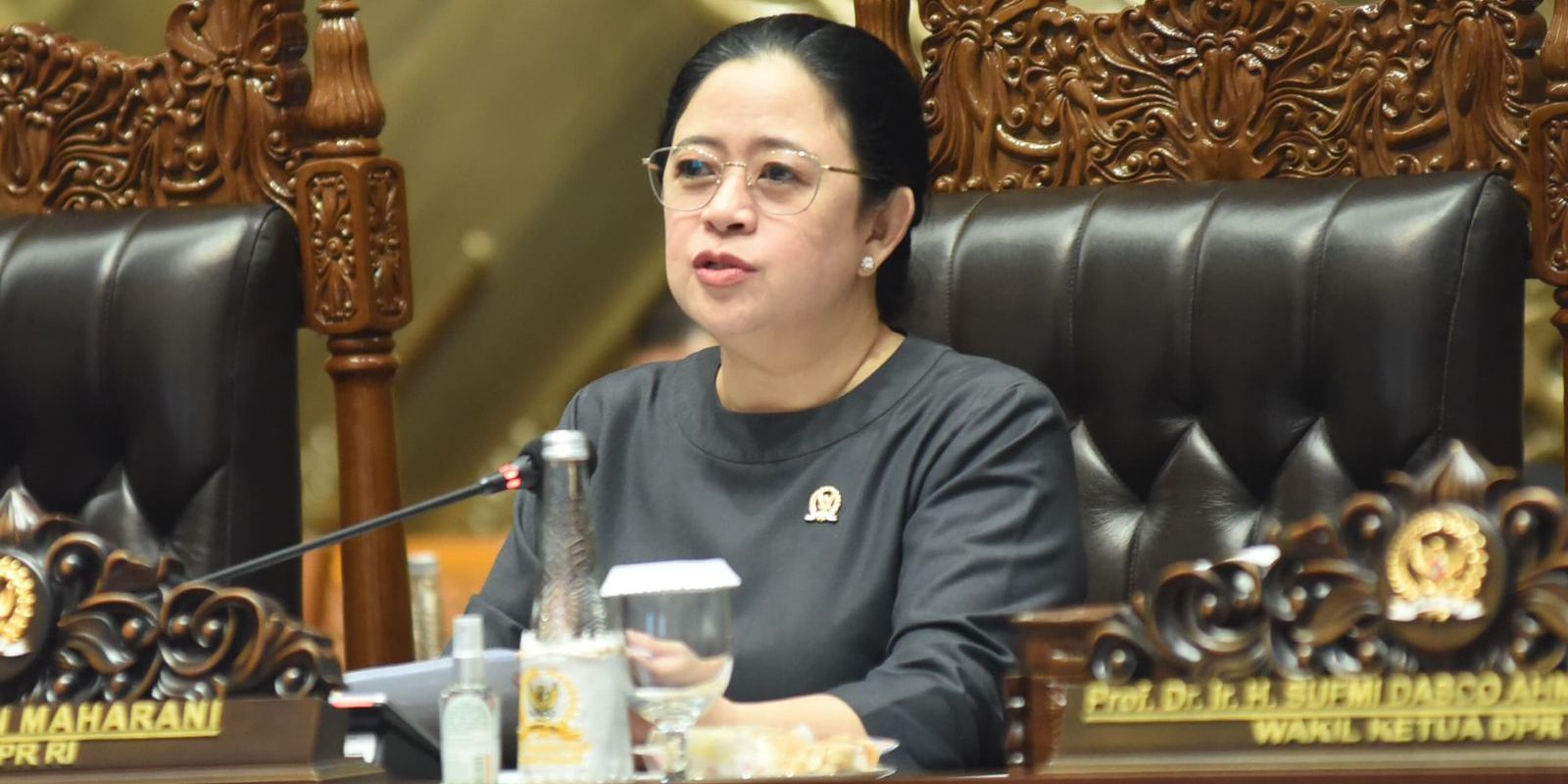 Usap Air Mata, Puan Maharani Menangis saat Minta Maaf di Paripurna DPR Terakhir