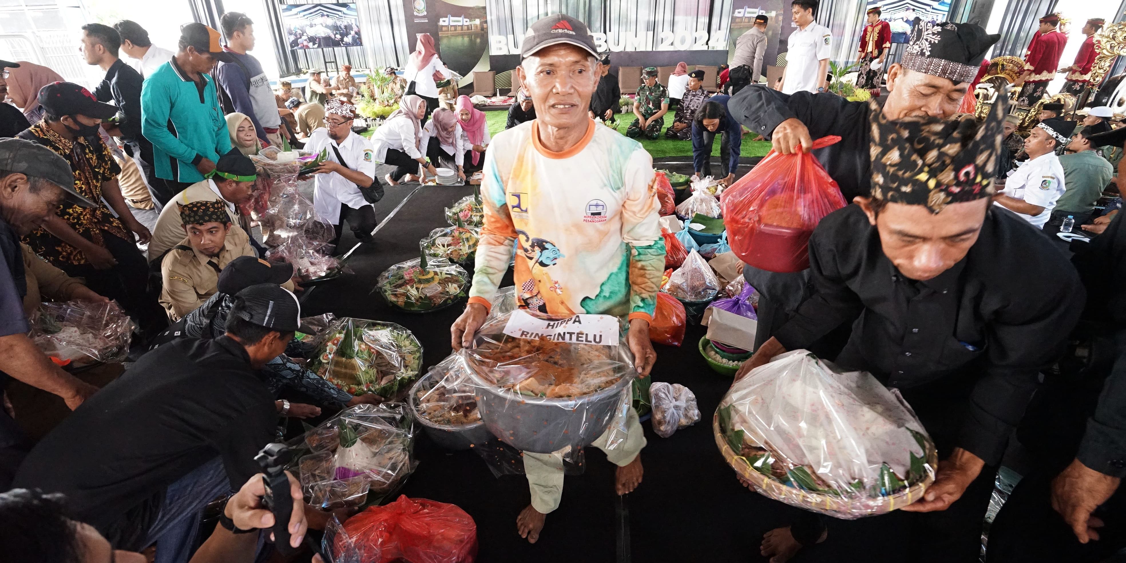 Pj. Sekda Banyuwangi: Bubak Bumi, Tradisi Petani Banyuwangi Sambut Awal Musim Tanam