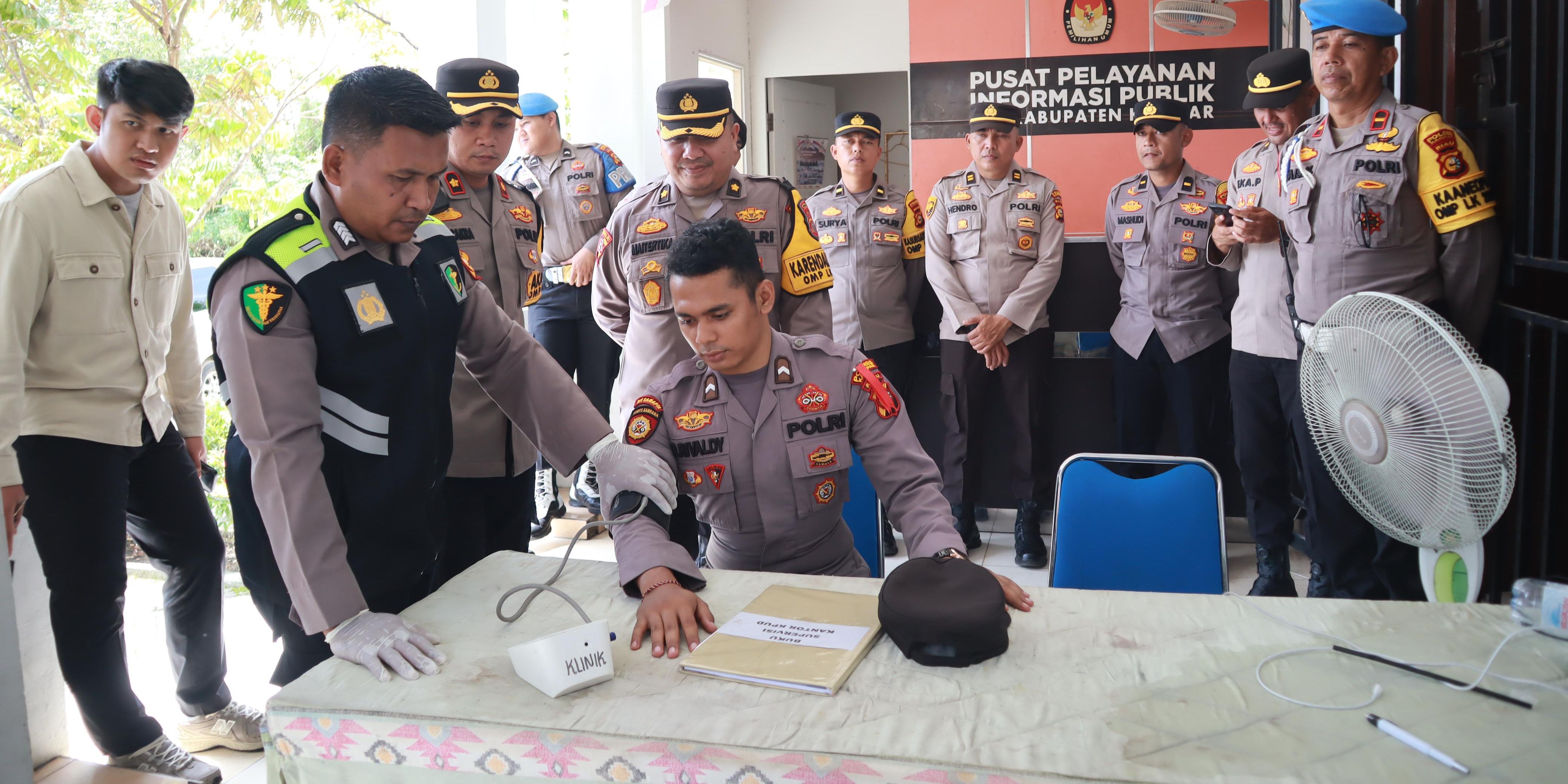 Para Personel Polri yang Tugas di Kantor KPU dan Bawaslu Kampar Dicek Kesehatan