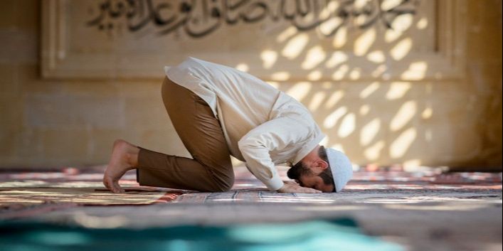 Cara Menjamak Shalat Maghrib dan Isya Lengkap dengan Niatnya