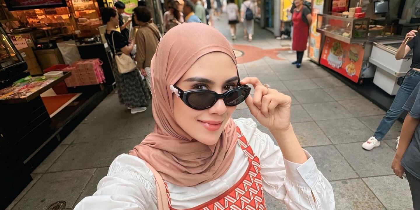 Makin Cantik Tampil Berhijab, ini Momen Keseruan Syahnaz saat Jalan-jalan di Macau