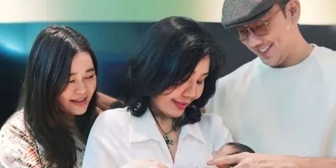 Gemes Banget, ini Potret Terbaru Baby Gabriella Anak Denny Sumargo dan Olivia Allan Lagi 'Ngempeng'