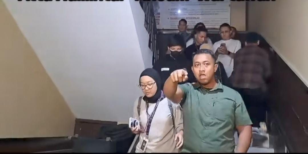 Bodyguard Atta Halilintar-Aurel Hermansyah Ancam Culik Wartawan di Polres Jaksel, Berbadan Tegap & Potongan Cepak