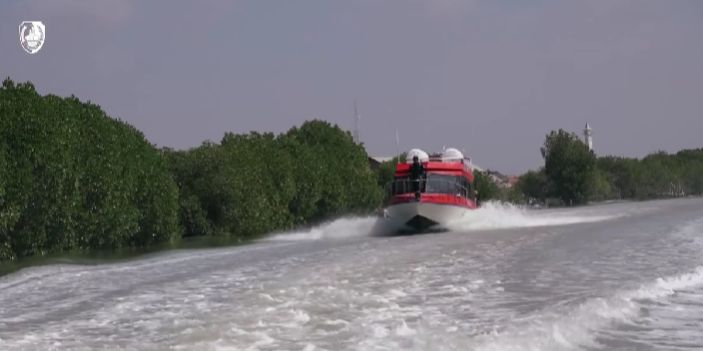 Potret Canggih Kapal Cepat Khusus Guru dan Nakes di Pulau Terpencil Sampang, Awalnya Tempuh 1,5 Jam Kini Hanya 15 Menit