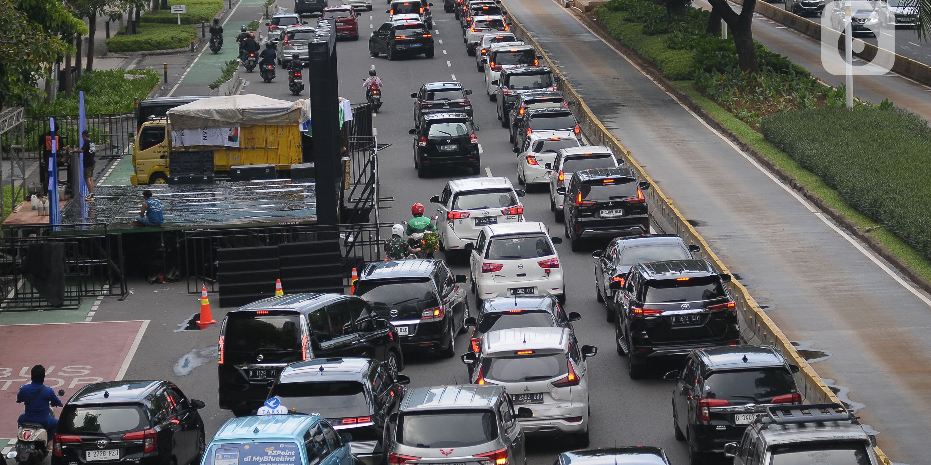 10 Cara Aman Berkendara di Persimpangan Jalan, Pastikan Keselamatan Anda Terjaga!