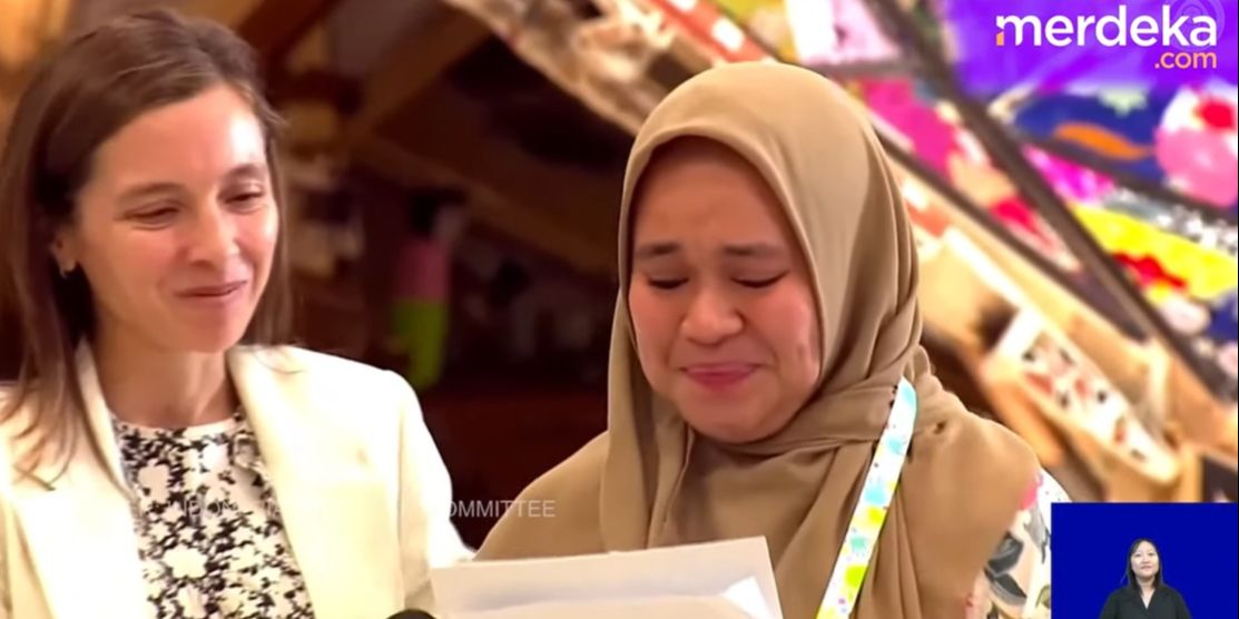 VIDEO: Banjir Air Mata Guru Berhijab Asal Buton Nangis Bicara Toleransi ke Paus Fransiskus